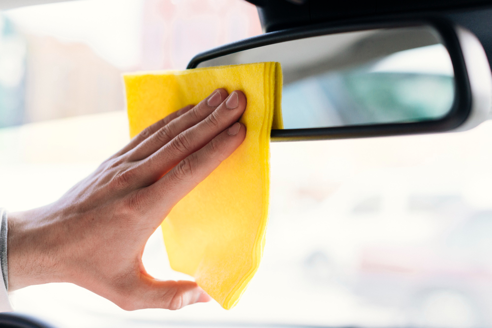 Zadbaj o lusterka i wnętrze auta dzięki detailingowi